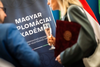 Fiatal diplomatáink átvehették az okleveleiket